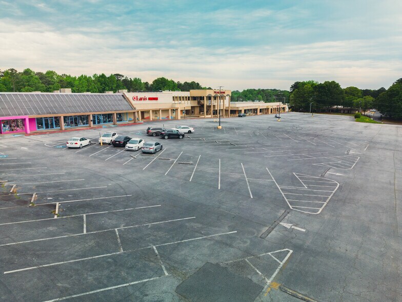 More Photos Of 5561 Memorial Dr, Stone Mountain General Retail For Sale