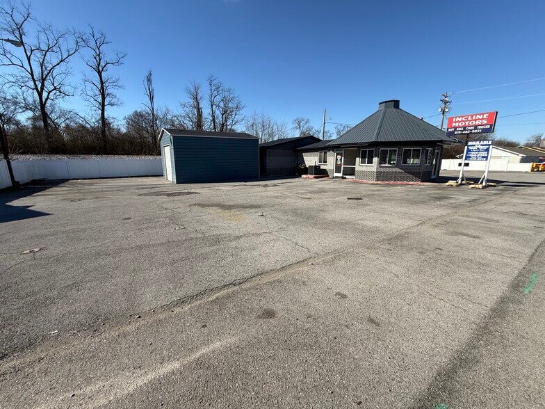 More Photos Of 178 N Lowry St, Smyrna Auto Dealership For Lease
