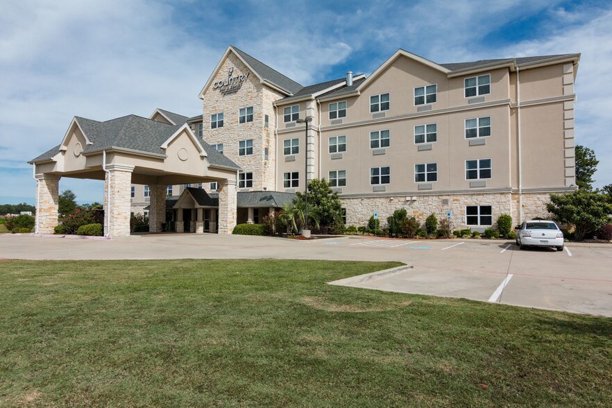 Primary Photo Of 1918 University Ave, Texarkana Hotel For Sale