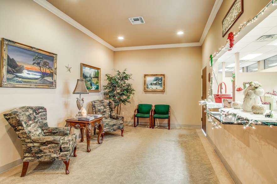 706 W Center St, Duncanville, TX 75116 Office For Lease