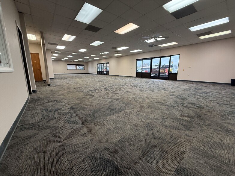 More Photos Of 1021 S Washington St, Bismarck Storefront Retail Office For Lease