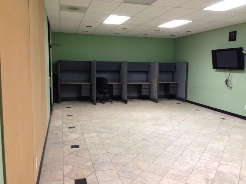 More Photos Of 2545 S 11th St, Niles Storefront Retail Office For Sale