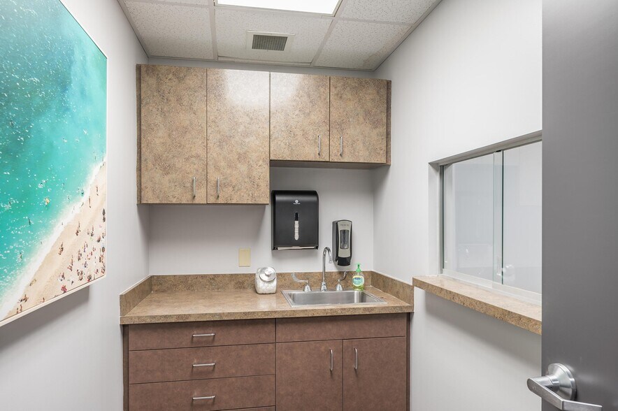 More Photos Of 961 Spring Creek Rd, East Ridge Medical For Lease