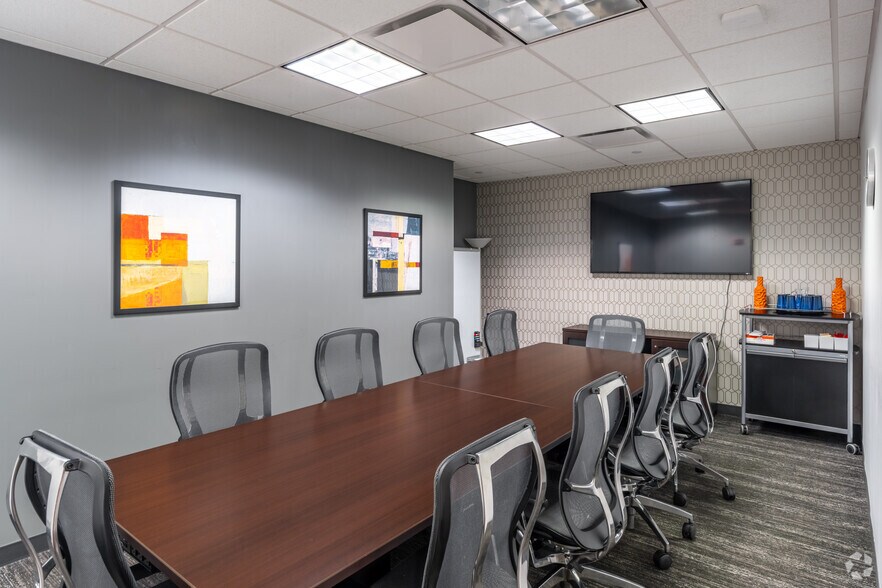 More Photos Of 1325 Avenue of the Americas, New York Coworking Space