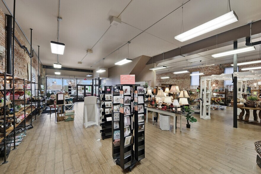 More Photos Of 1309-1311 1st St S, Nampa Storefront Retail Office For Lease