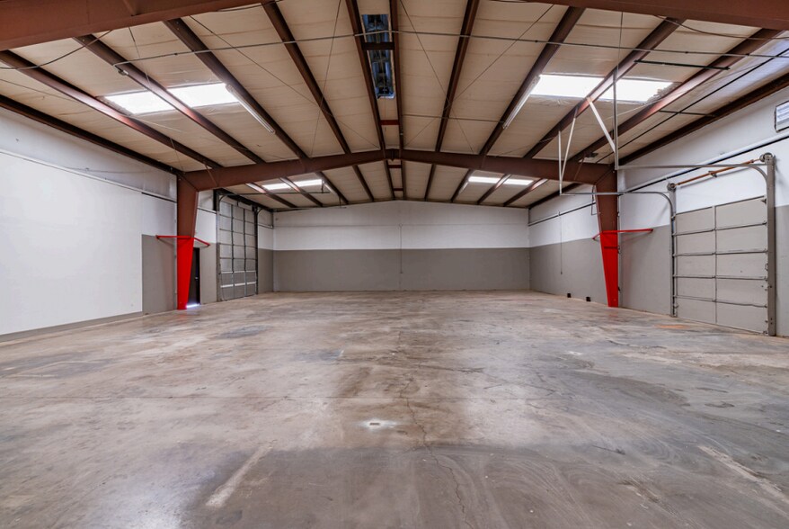 More Photos Of 2232 Michigan Ave, Arlington Showroom For Lease