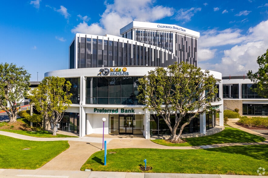 More Photos Of 21515 Hawthorne Blvd, Torrance Unknown For Lease