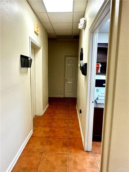 More Photos Of 412 Palmview Commercial Dr, Palmview Office For Sale