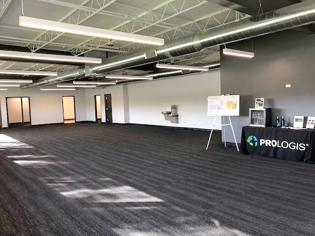 More Photos Of 700 N Rohlwing Rd, Itasca Warehouse For Lease