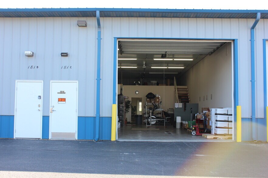 More Photos Of 181 Wolf St, Yorkville Warehouse For Sale