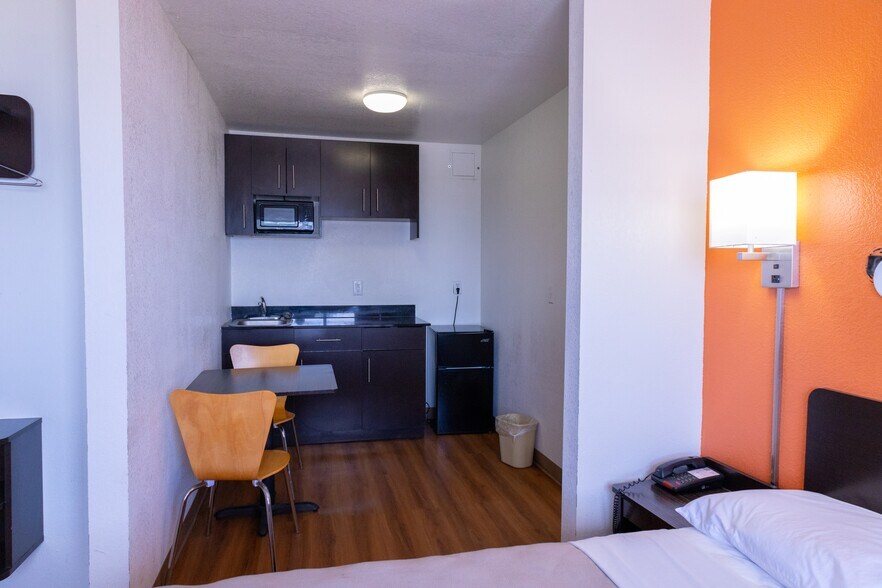 More Photos Of 2420 Commerce Rd, Goodland Hotel For Sale