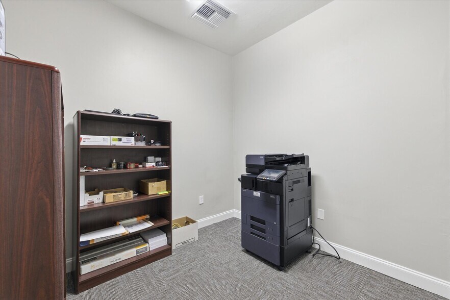 More Photos Of 1574 Village Square Blvd, Tallahassee Office For Lease