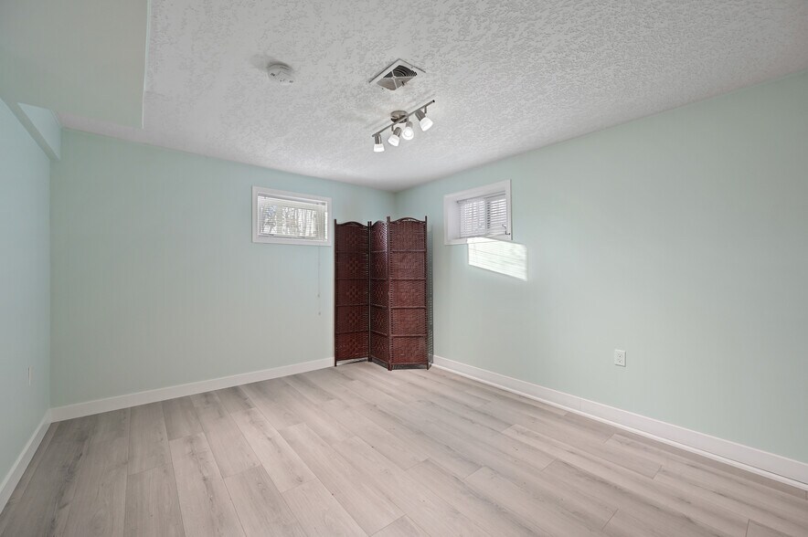 More Photos Of 132 17 Avenue NW, Calgary Office For Sale