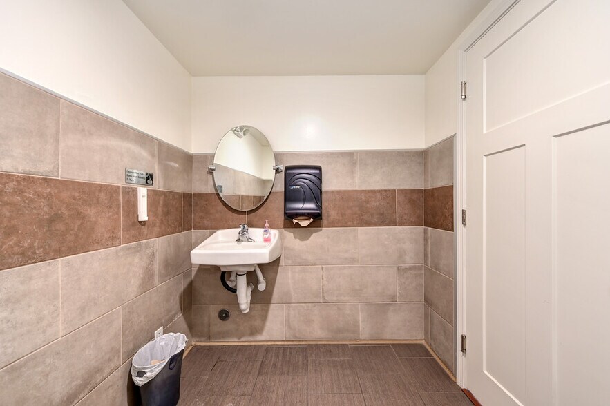 More Photos Of 27 S Main St, Colfax Storefront For Lease