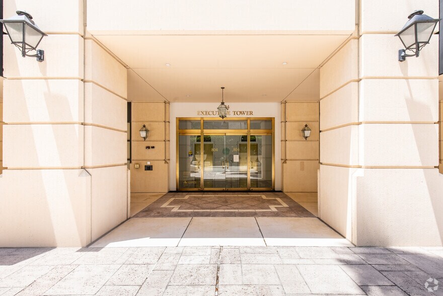 More Photos Of 800 S Douglas Rd, Coral Gables Unknown For Lease