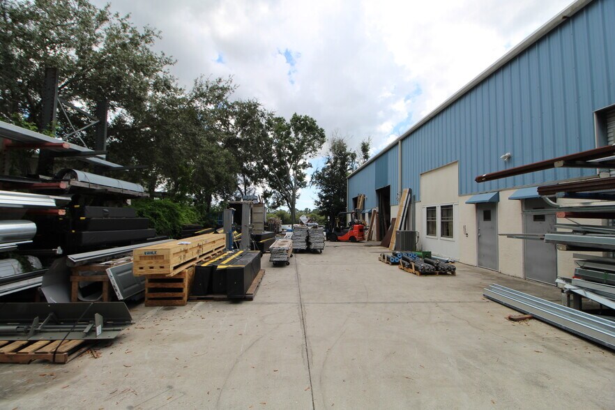 More Photos Of 2208 58th Ave E, Bradenton Industrial For Sale