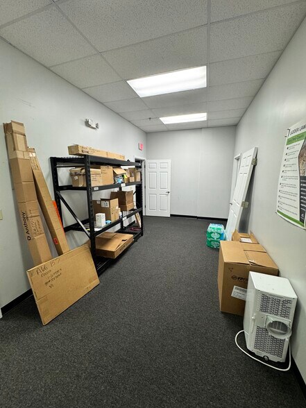 More Photos Of 700 Fentress Blvd, Daytona Beach Warehouse For Lease