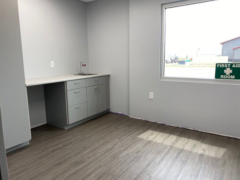 More Photos Of 2200 4th Ave, Seymour Manufacturing For Lease