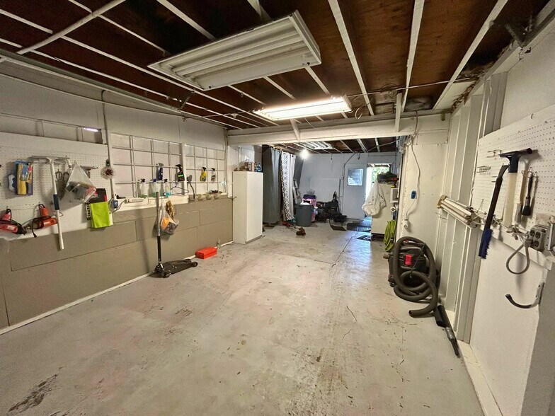 More Photos Of 2545 W College Rd, Springfield Flex For Sale