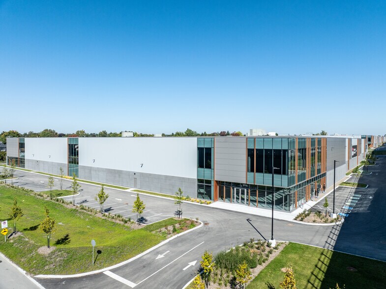 More Photos Of Aut Transcanada, Kirkland Unknown For Lease