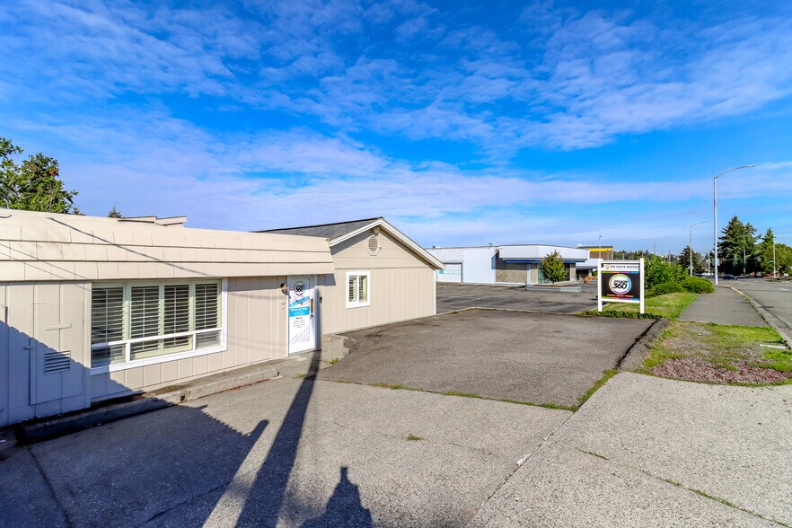 More Photos Of 3838 S Warner St, Tacoma Flex For Lease
