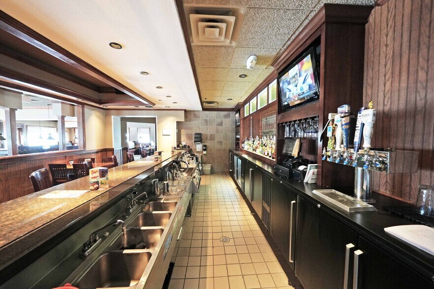 More Photos Of 905 N 1st St, Yakima Restaurant For Sale