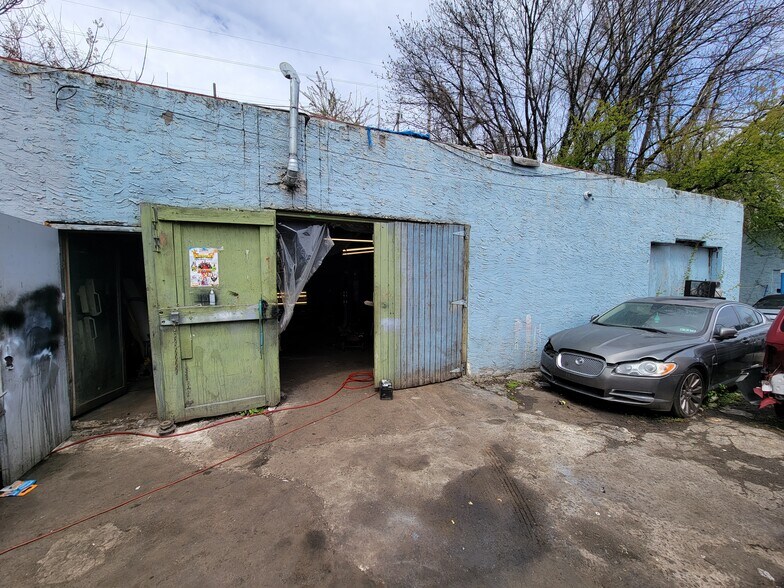More Photos Of 1757-1765 Windrim Ave, Philadelphia Auto Repair For Sale
