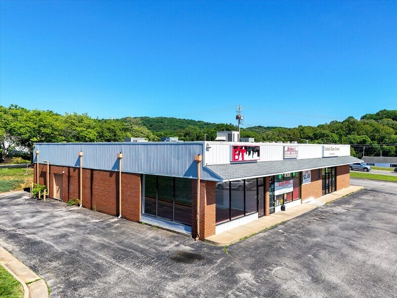 More Photos Of 1970 E Washington Ave, Vinton Storefront Retail Office For Lease