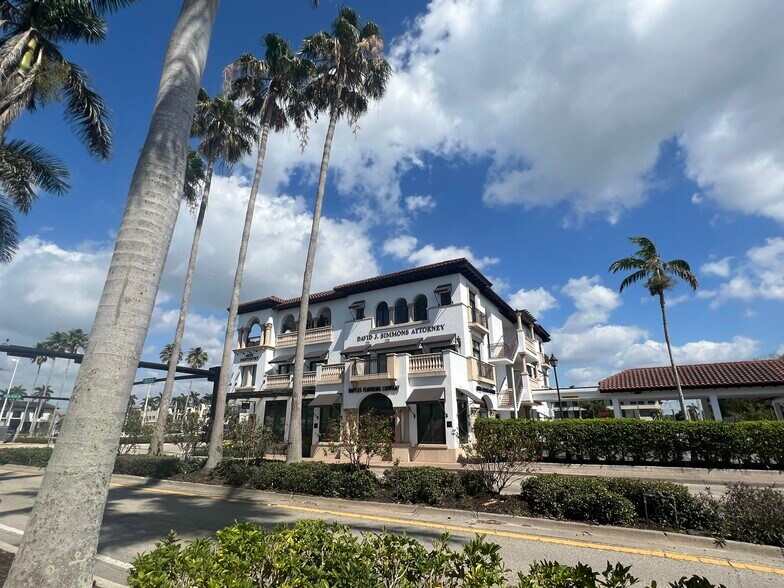 More Photos Of 900 5th Ave S, Naples Storefront Retail Office For Lease
