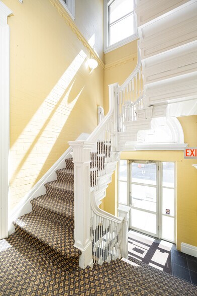 More Photos Of 9 Cannon St, Poughkeepsie Office For Sale