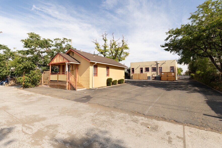 More Photos Of 146 Vassar St, Reno Freestanding For Sale