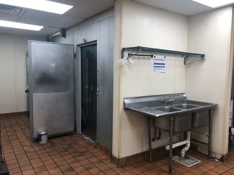 More Photos Of 6300 Lakeside Rd, Plano Fast Food For Lease