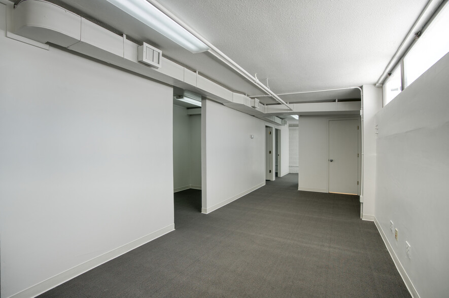 More Photos Of 7740 E Evans Rd, Scottsdale Showroom For Sale