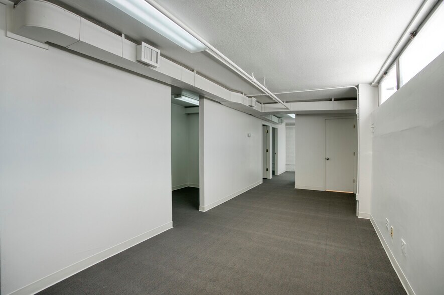 More Photos Of 7740 E Evans Rd, Scottsdale Showroom For Lease