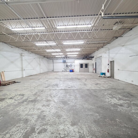 More Photos Of 433 Council Dr, Fort Wayne Flex For Lease