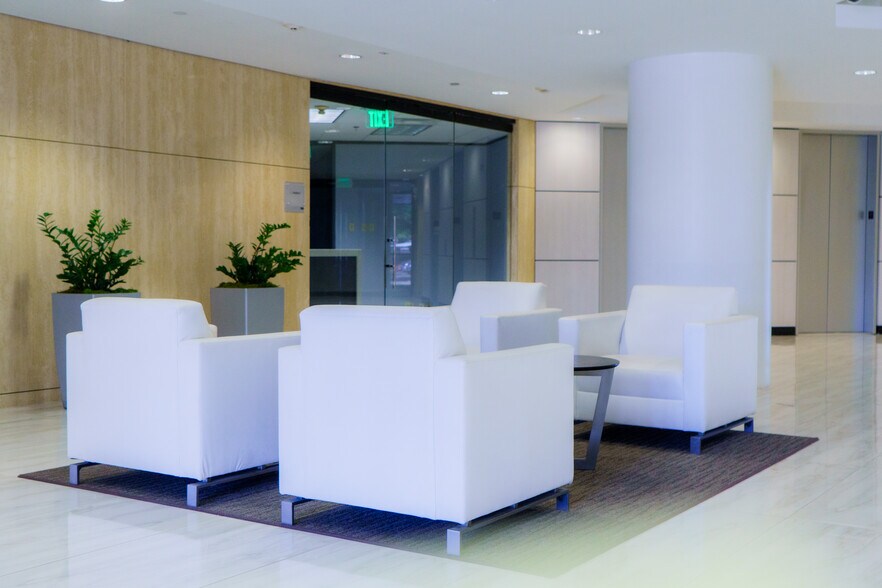 More Photos Of 5720 Lyndon B Johnson Fwy, Dallas Office For Lease