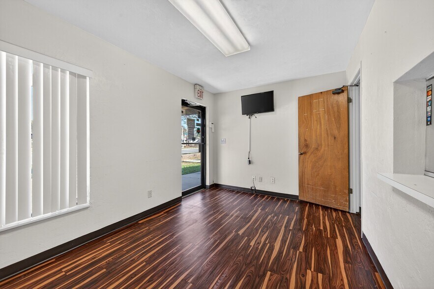 More Photos Of 905 Beville Rd, Daytona Beach Medical For Sale