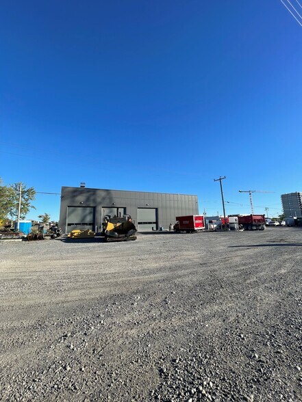 More Photos Of 5995 Boulevard des Grandes-Prairies, Saint-leonard Industrial For Lease