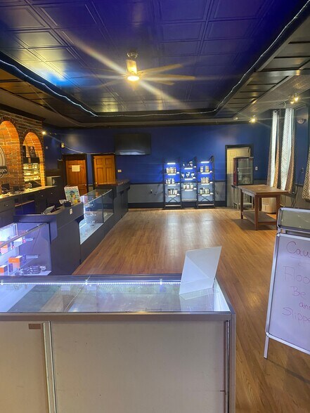 More Photos Of 50 N 4th St, Columbia Storefront Retail Residential For Lease