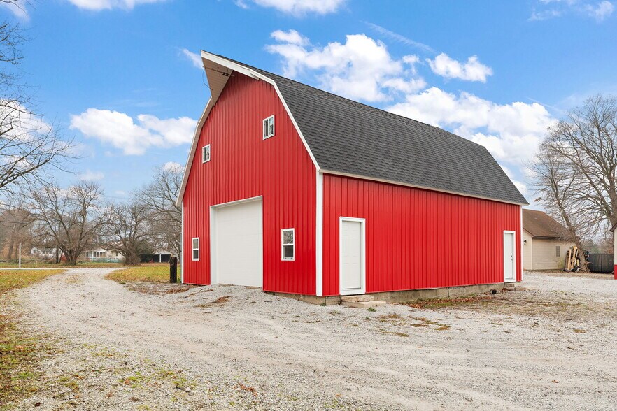 More Photos Of 345 N 400 E, Valparaiso Warehouse For Lease