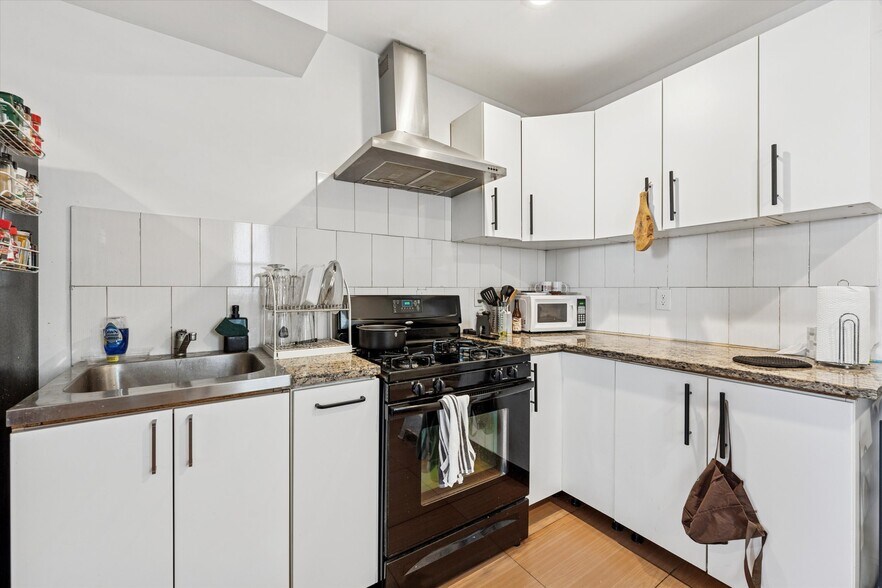 More Photos Of 903 S 13th St, Philadelphia Multifamily For Sale