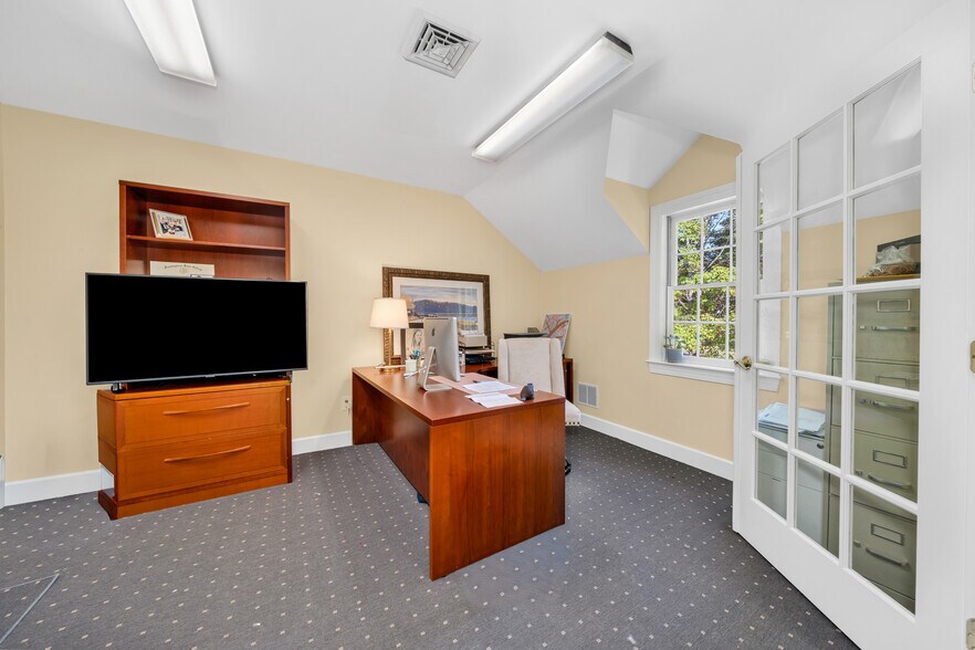 More Photos Of 58 Main St, Topsfield Office For Sale