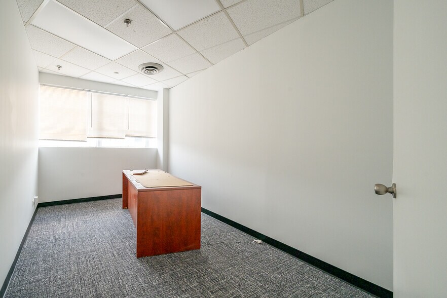 More Photos Of 4829 31st Pl, Long Island City Warehouse For Lease