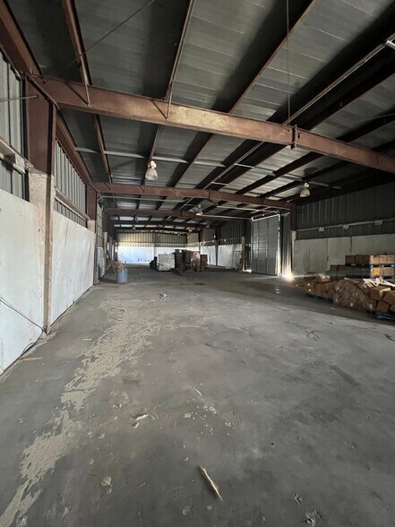 More Photos Of 7659 S US-281, Pleasanton Industrial For Sale