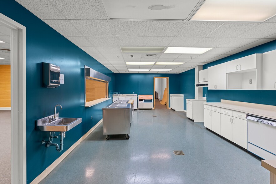 More Photos Of 205 Model Farm Rd, High Point Warehouse For Lease