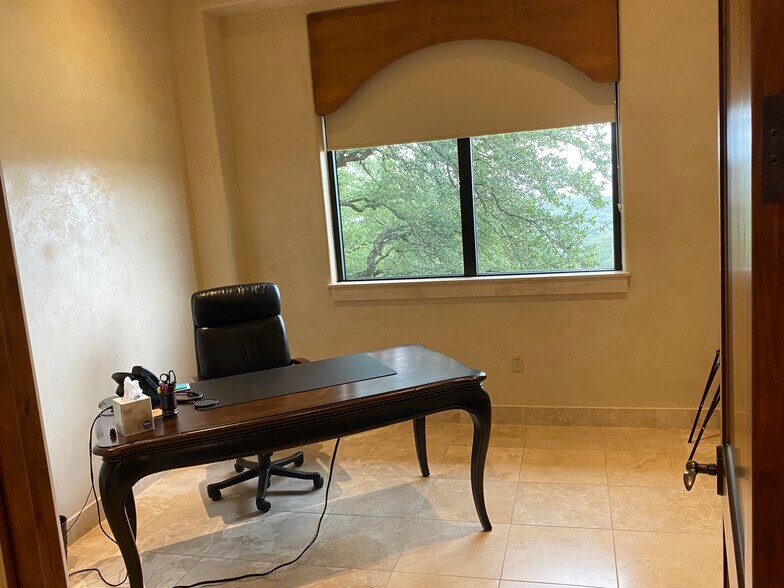 More Photos Of 248 Addie Roy Rd, Austin Office For Sale