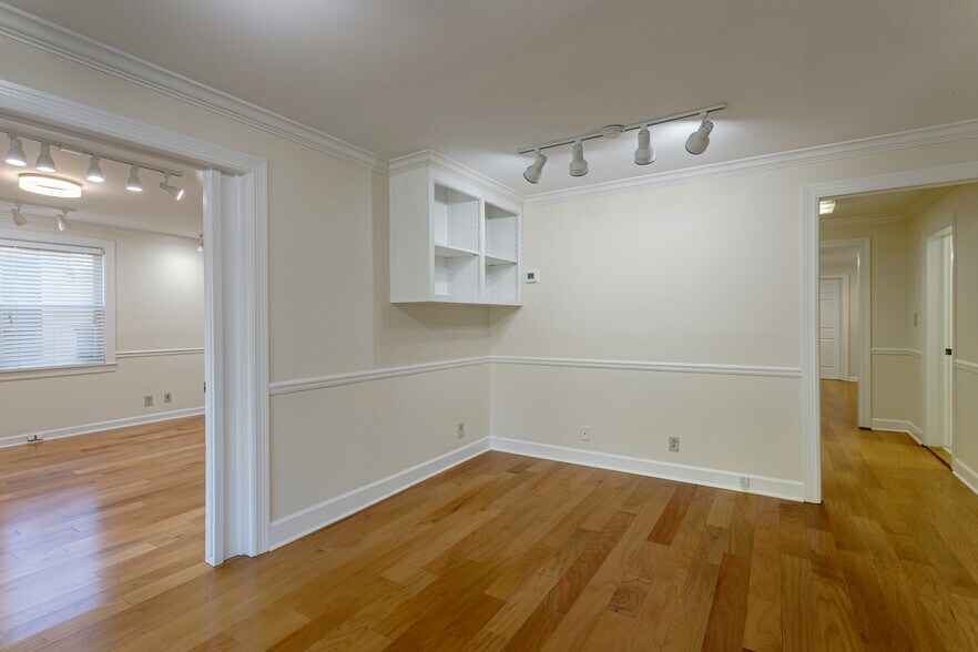 More Photos Of 644 W Iris Dr, Nashville Office For Lease