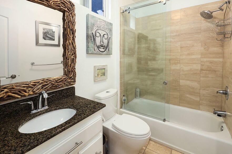 More Photos Of 472 Rosecrans Ave, Manhattan Beach Apartments For Sale