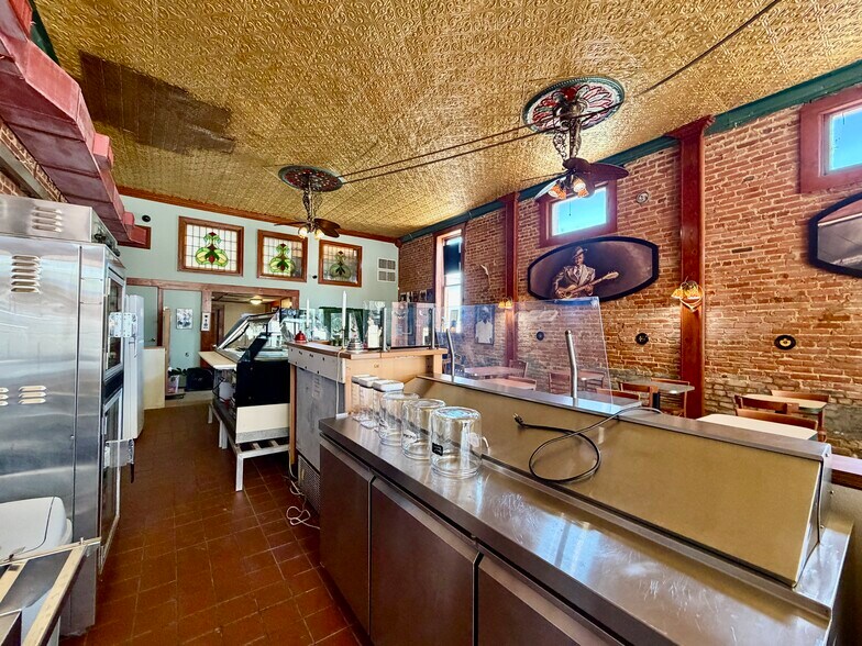 More Photos Of 100 S Main St, Yazoo City Flex For Sale