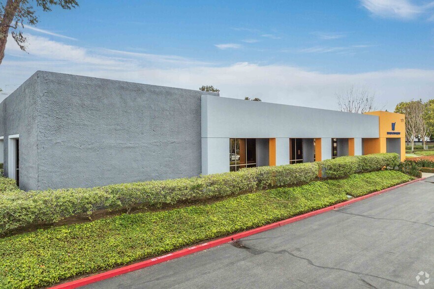 Primary Photo Of 1071 Camelback St, Newport Beach Light Manufacturing For Lease